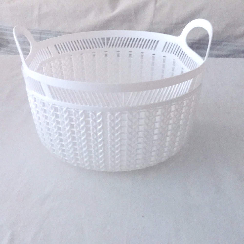 2 Storage baskets